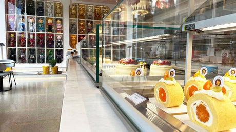 The Lovey team chose Cossiga sleek one-tier FREE-STANDING LP refrigerated cabinets